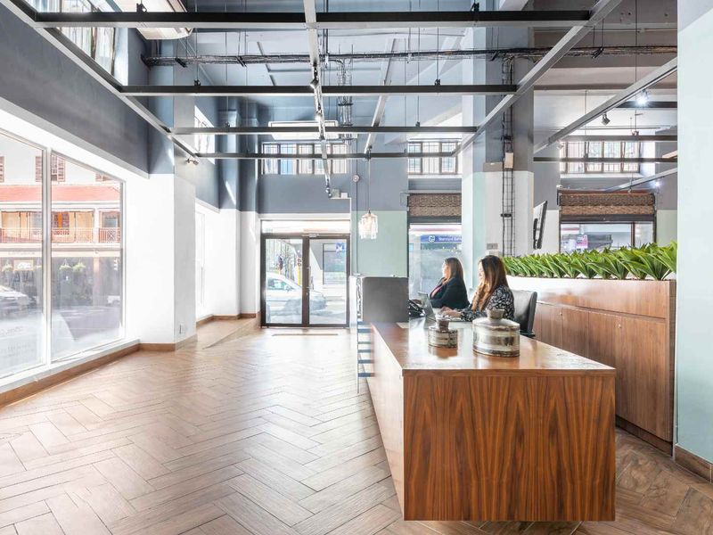 24/7 access to designer office space for 4 persons in Spaces 50 Long Street. - Photo 4