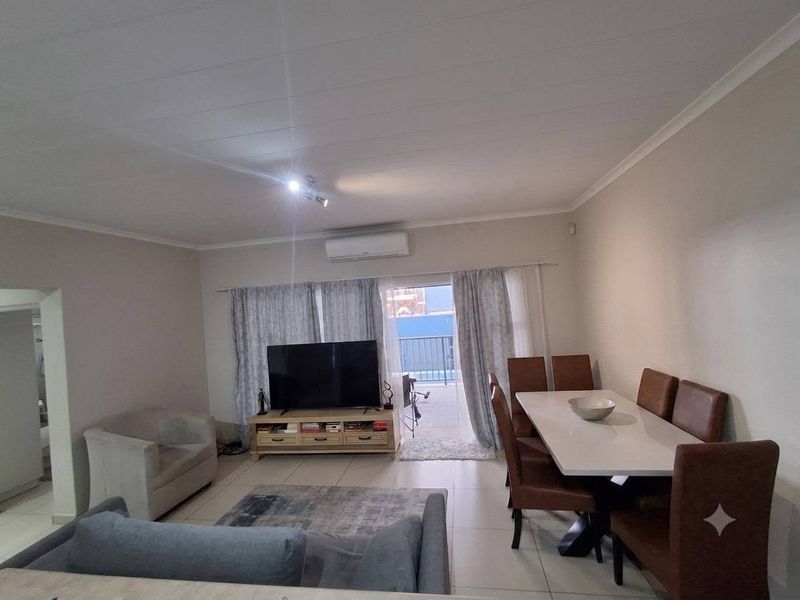 2 Bedroom Apartment To Let In Pionierspark Ext 1 - Photo 2