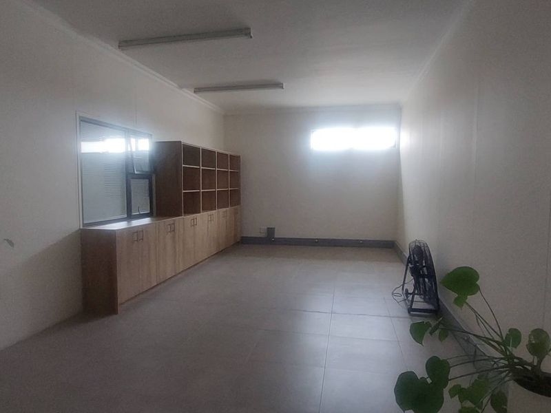 Office space to let central town - Photo 3