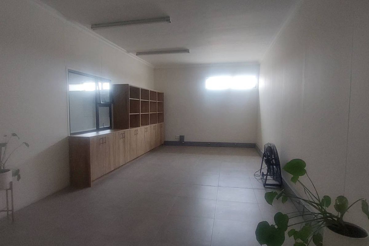 Office space to let central town - Photo 3