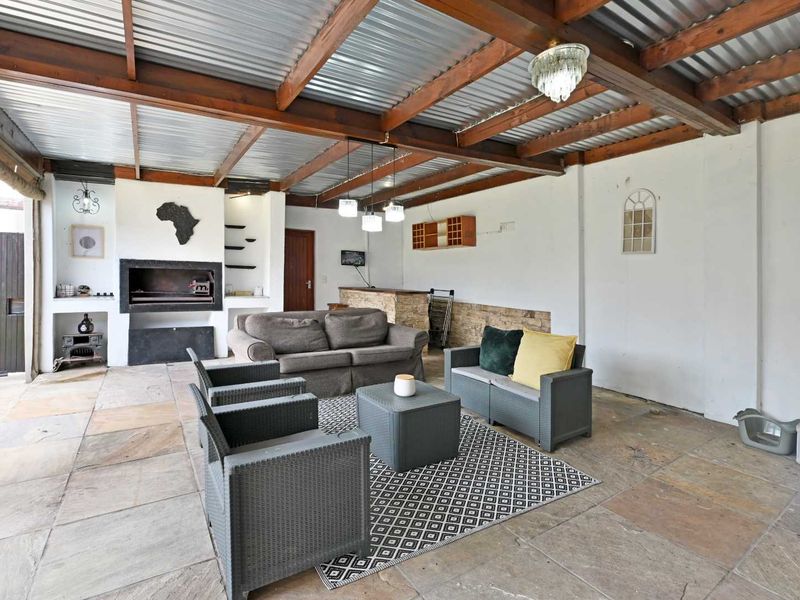 Charming Family Home with Entertainment Area & Separate Studio Apartment - Photo 1