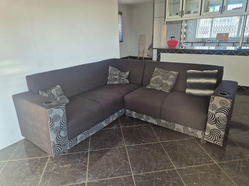 "Queensburgh Gem: 3-Bedroom Home with Income-Boosting Granny Cottage!" - Photo 5