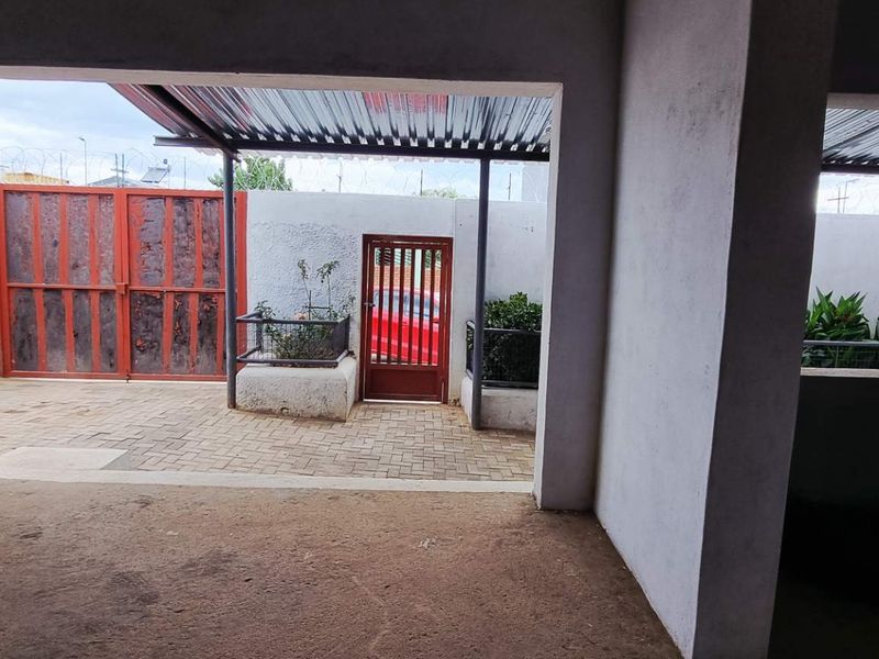 KATUTURA - FREEDOM SQUARE HOUSE FOR SALE - Photo 5