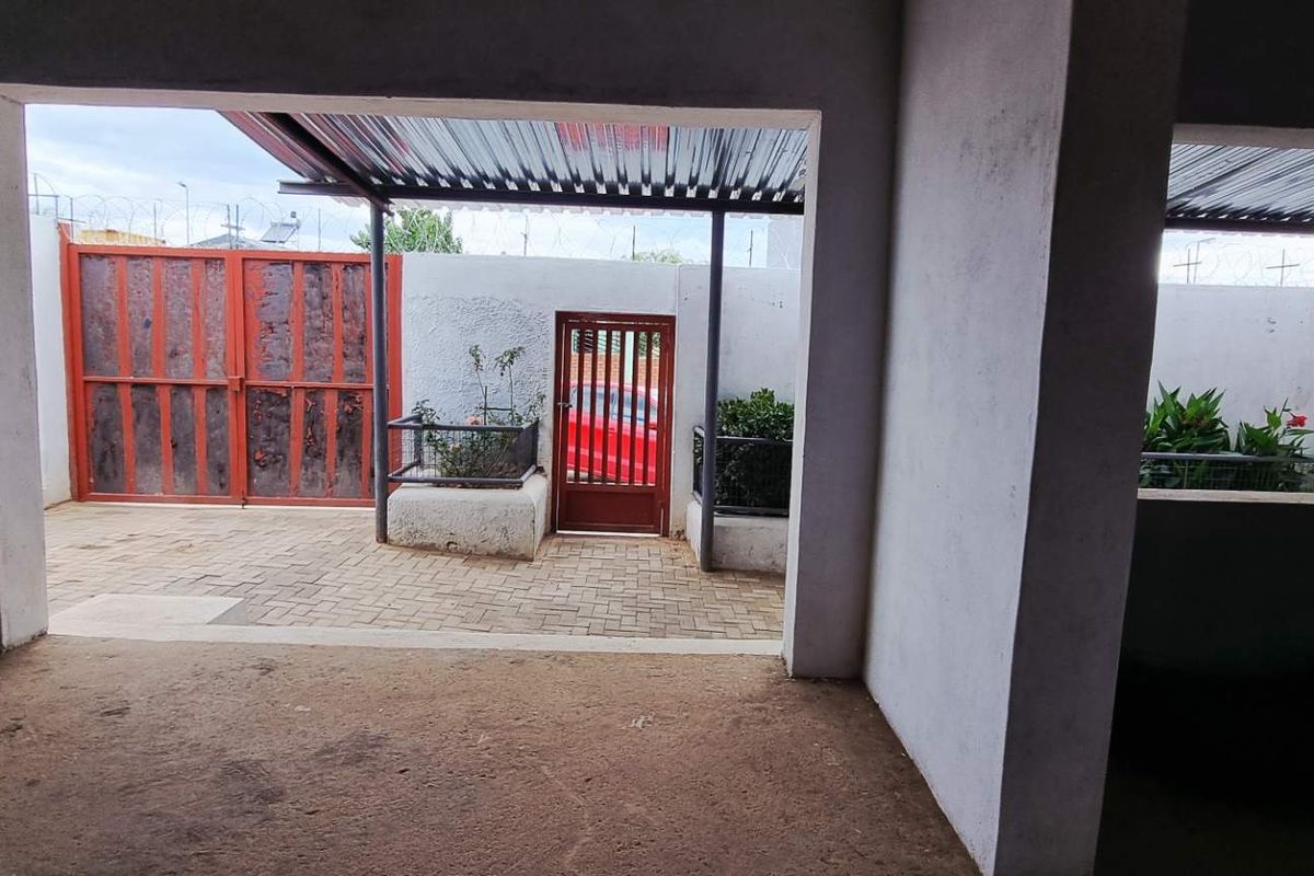 KATUTURA - FREEDOM SQUARE HOUSE FOR SALE - Photo 5