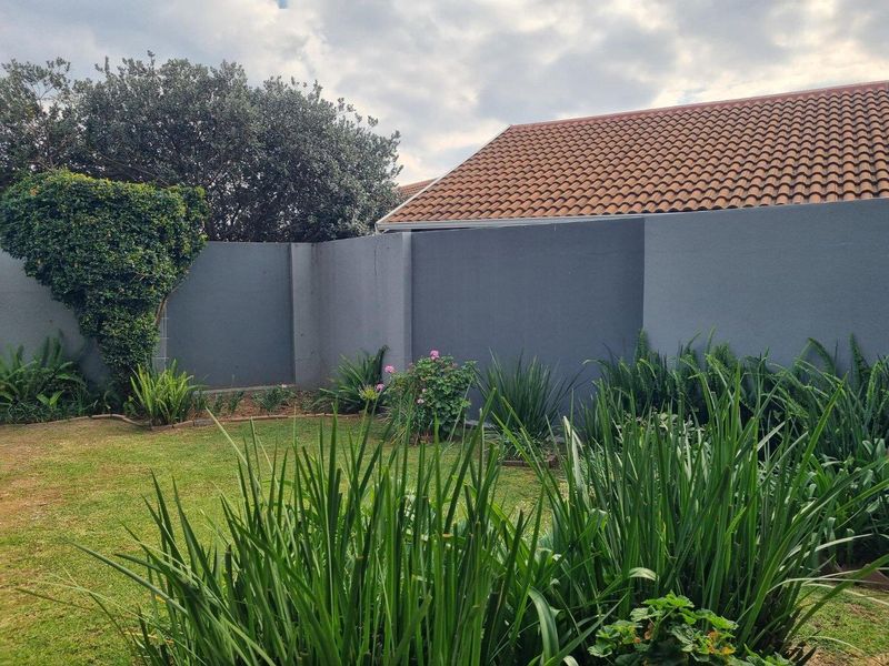 Lovely Townhouse for Sale in Sonneglans Randburg - Photo 5
