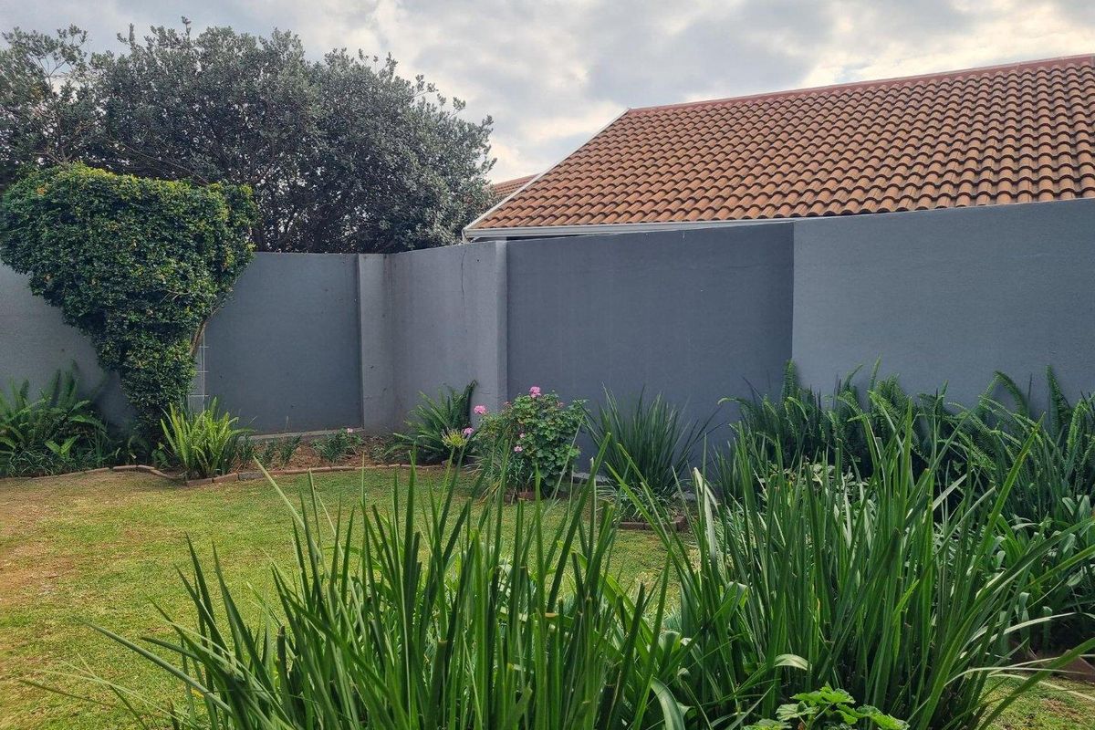 Lovely Townhouse for Sale in Sonneglans Randburg - Photo 5