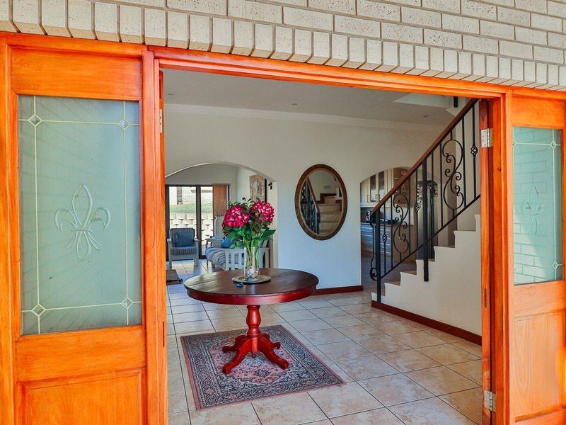 Elegant home with income-generating flat on sought after area - Photo 7