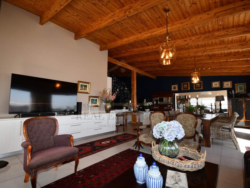 Exceptional 8 Bedroom Coastal Guesthouse / Multi Unit Investment Property - Swakopmund - Photo 2