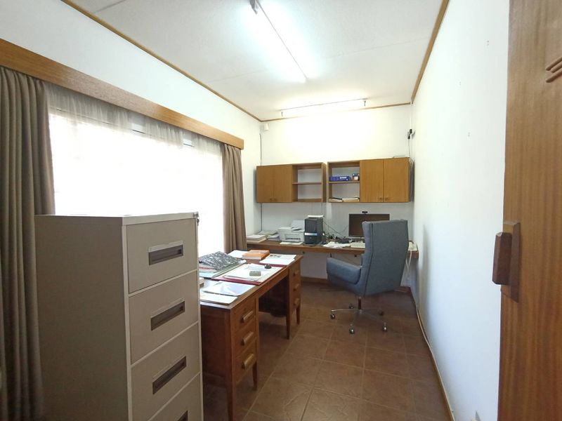 Exquisite House for sale in Klein Windhoek - Photo 4