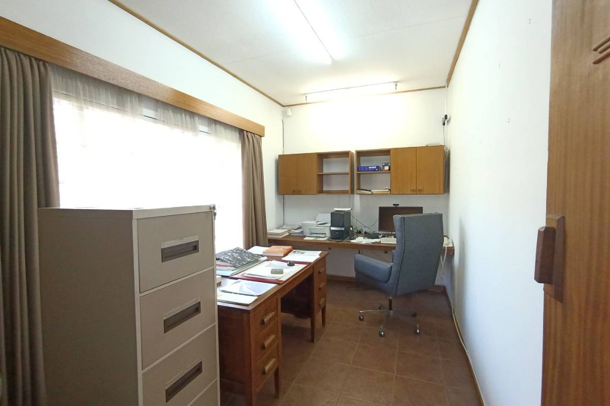 Exquisite House for sale in Klein Windhoek - Photo 4