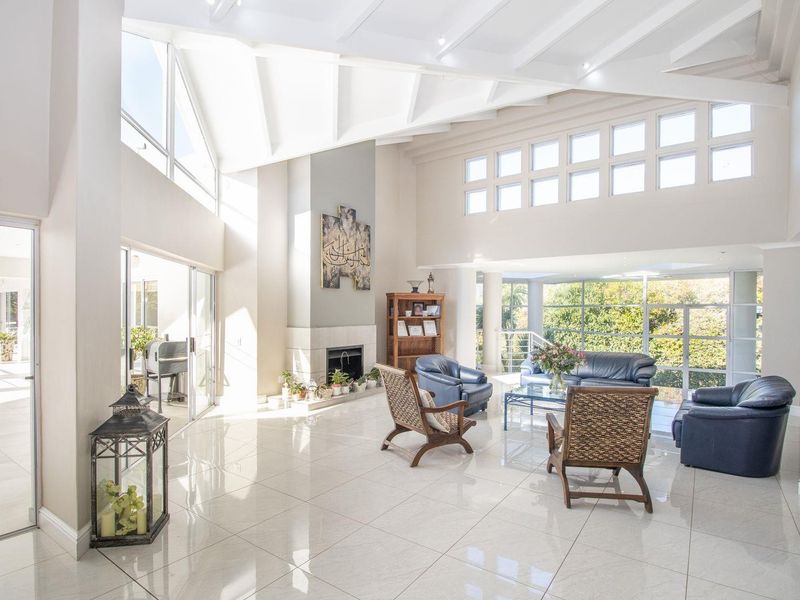 A winner with space and style – the size will surprise. - Photo 4