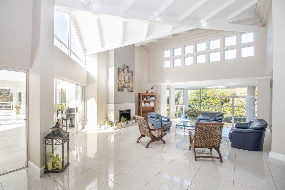 A winner with space and style – the size will surprise. - Photo 4