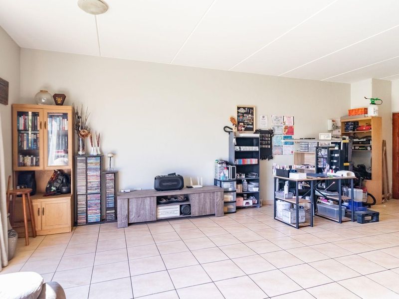 For Sale: Ground Floor Apartment, Two Bedroom - Photo 10