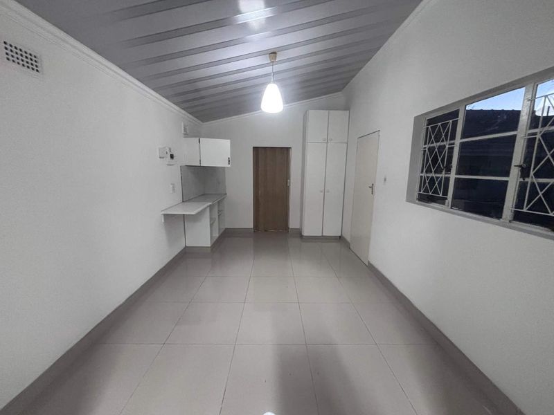 Secure 1 Bedroom Flatlet to Rent in Hayfields, Pietermaritzburg - Photo 4