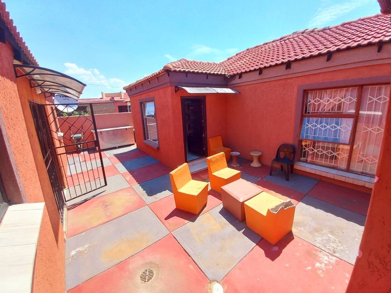 Three bedrooms house for sale in Soshanguve Block GG - Photo 9