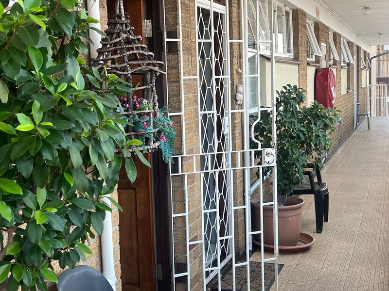 This lock up and go upstairs unit is up for grabs in a lovely complex. - Photo 2