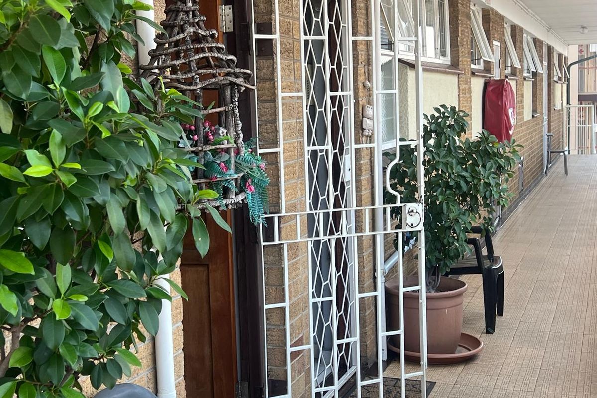 This lock up and go upstairs unit is up for grabs in a lovely complex. - Photo 2