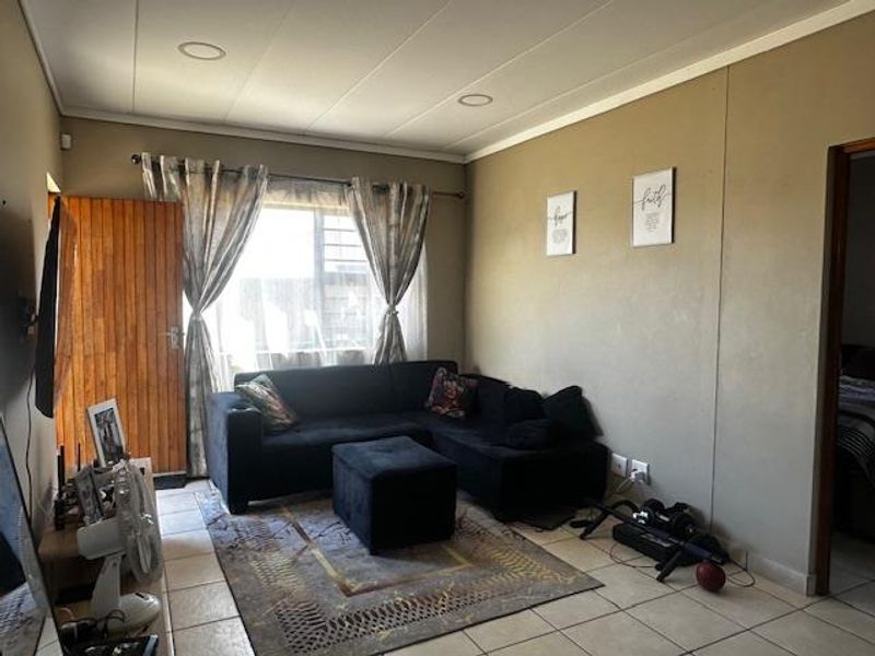 Your Next Chapter Starts Here – A Move-In Ready Gem in Hillside View! - Photo 5