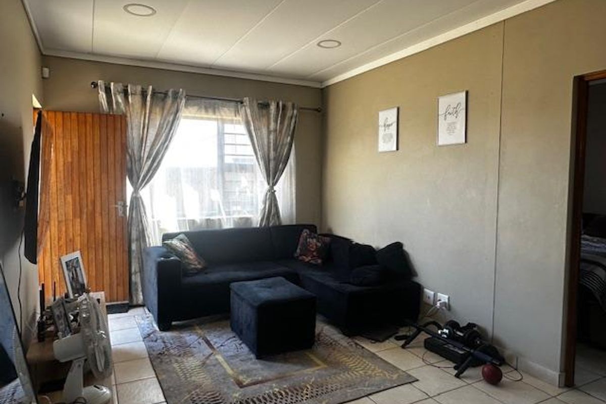 Your Next Chapter Starts Here – A Move-In Ready Gem in Hillside View! - Photo 5