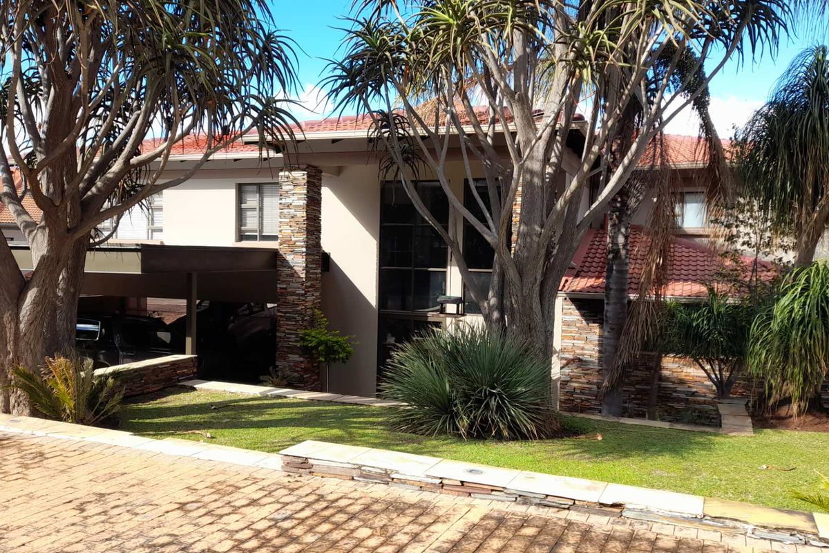 Luxury Awaits: Birdwood Estate with Separate Flatlet - Photo 2