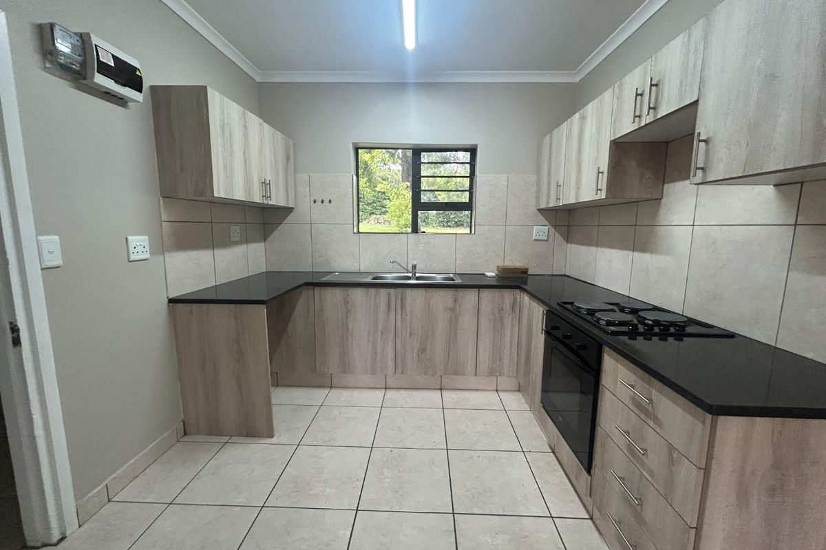 Charming Two-Bedroom Garden Apartment in a Secure Complex - Photo 4