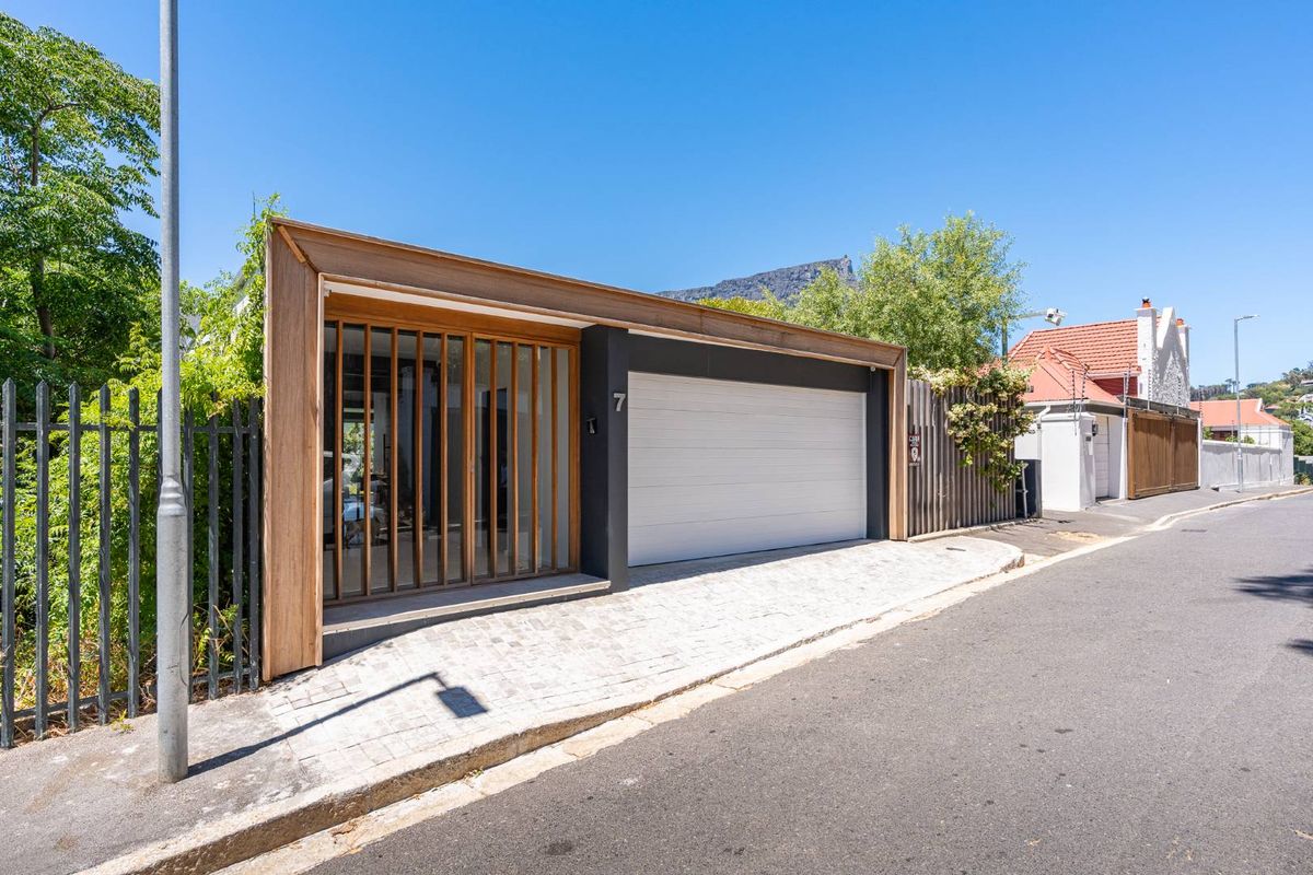 Spacious Layout Designed for Comfortable Living in Tamboerskloof - Photo 3