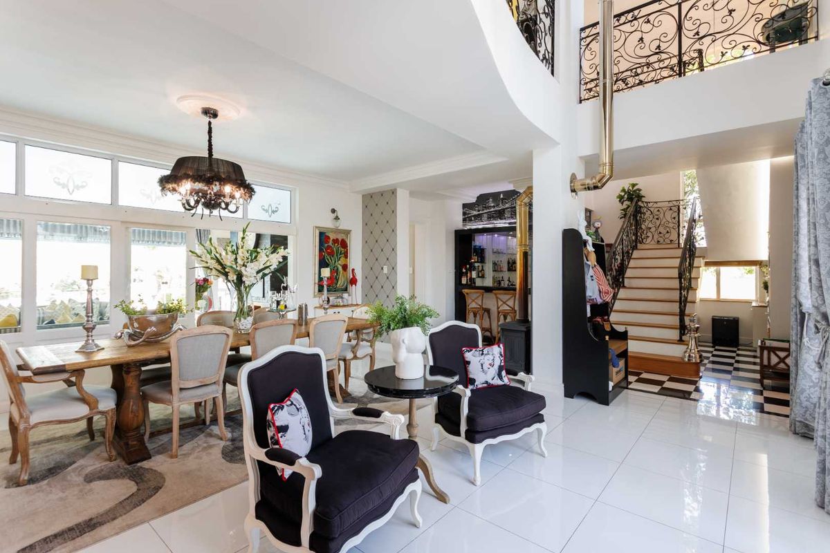 The Winelands Dream in a Luxurious Double-Storey Home on Val de Vie Estate - Photo 4