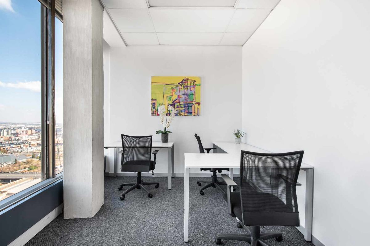 All-inclusive access to professional office space for 10 persons in Regus Braamfontein - Photo 4