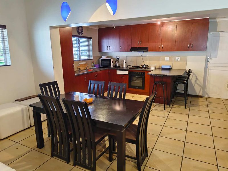 Charming 3-Bedroom Family Home in Stone River Valley Estate Paarl - Photo 2