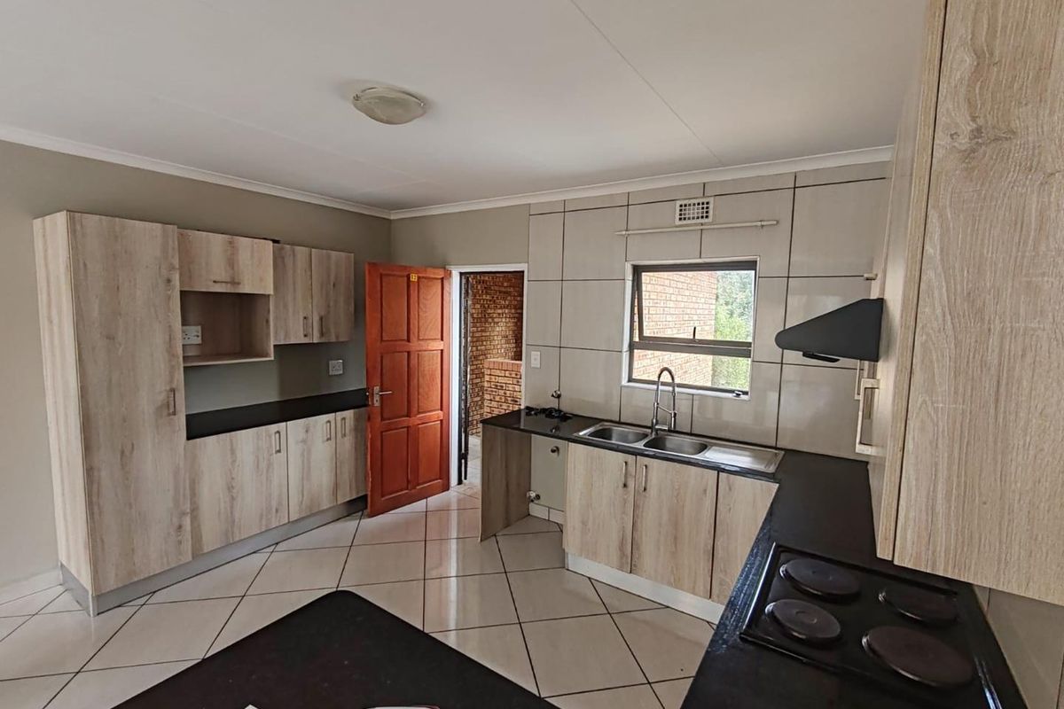 Modern Upbeat Townhouse - Photo 4