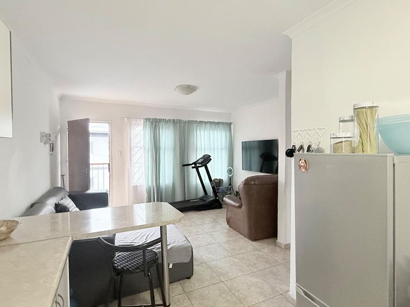 NEAT APARTMENT FOR A STARTER - Photo 4