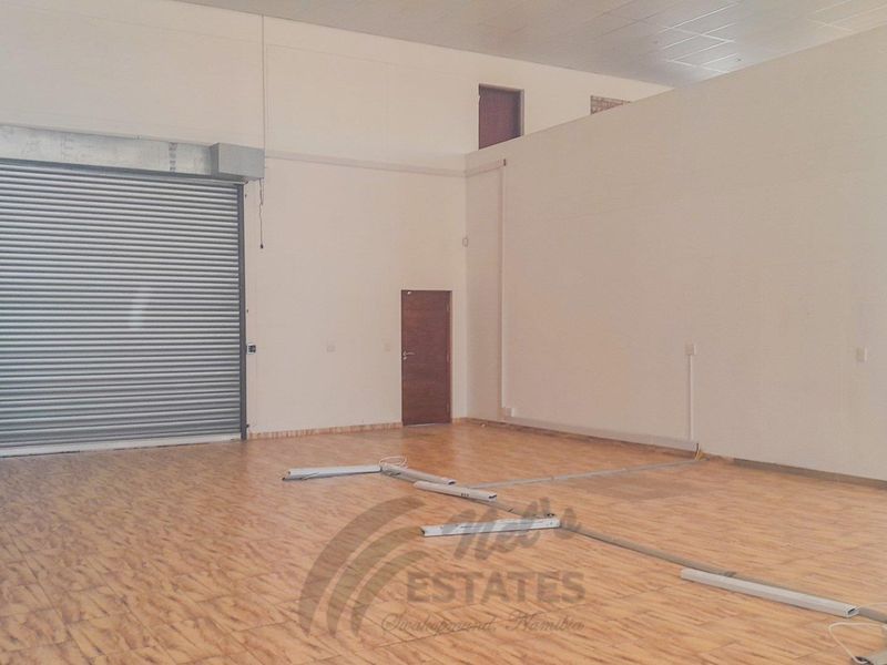 Corner warehouse with offices for sale in Industrial Area - Photo 3