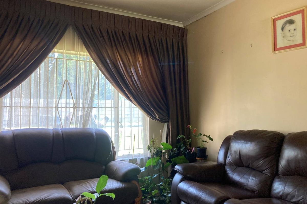 Stunning Family Home in Boomed off Area - Photo 3