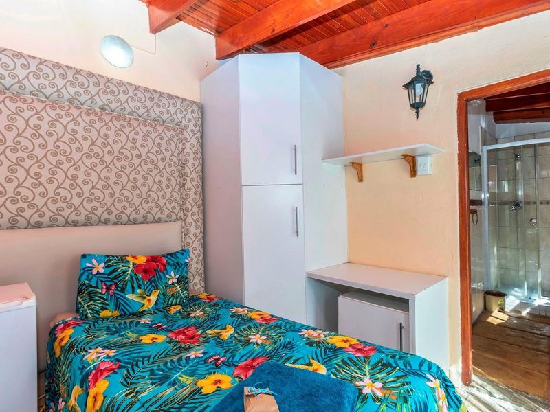 Expansive training lodge situated close to Grand Central Airport - Photo 8