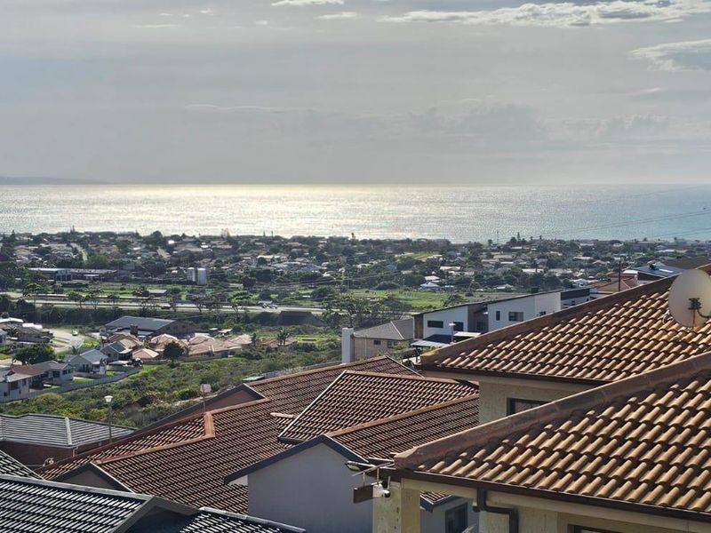 Exclusive Sole Mandate. North facing family home with sea view! - Photo 6