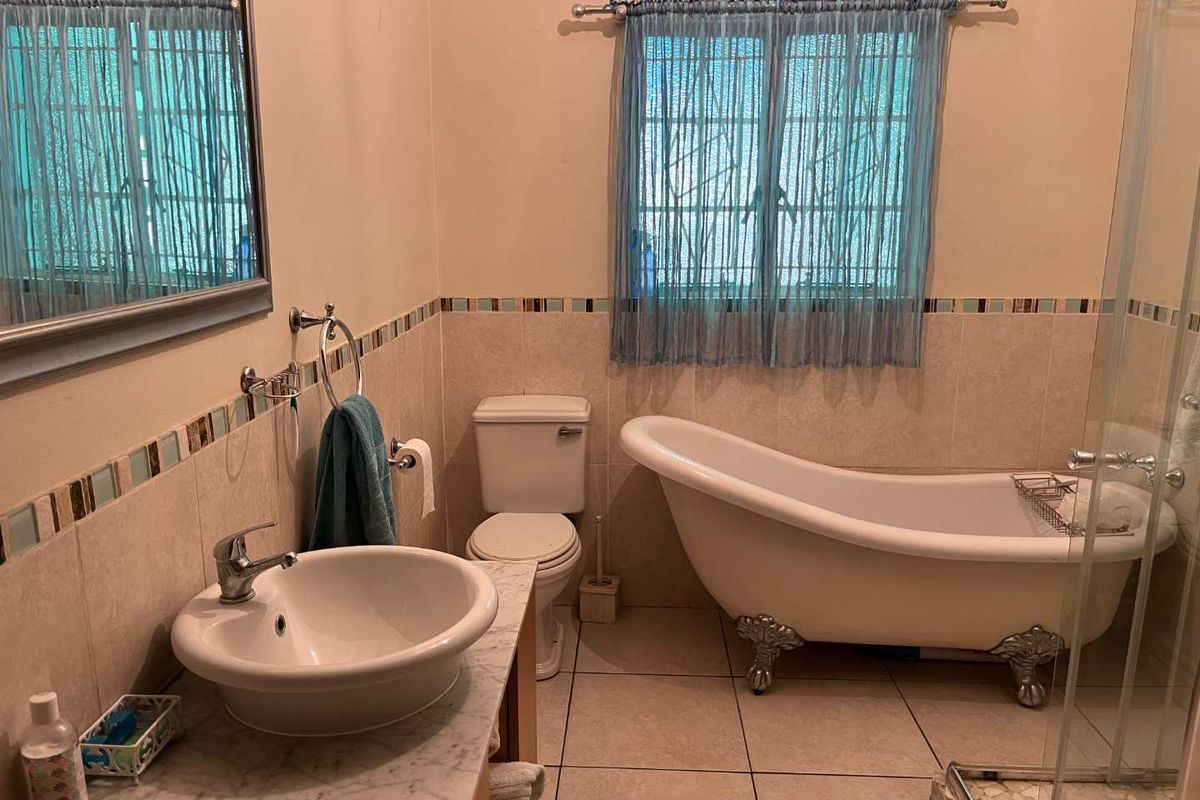 Lovely and cosy family home in a popular area - Photo 5