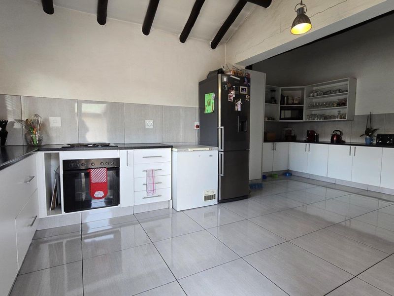 4 Bedroom House for sale in Verwoerdpark - Photo 4