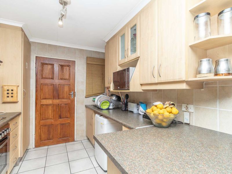 Lock-Up-and-Go 2-Bed Townhouse in Secure Sandalwood Lane — Pet Friendly & Fibre Ready - Photo 6