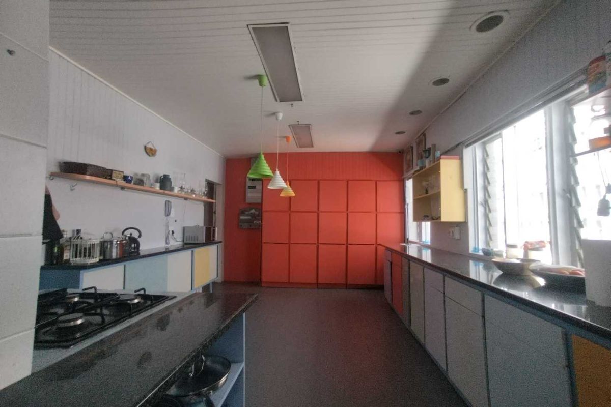 *Stunning 3 Bedroom Haven with Expansive Spaces* - Photo 5