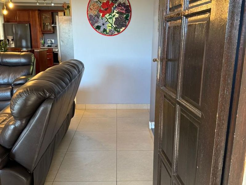 LOVELY HOME FOR SALE IN SUNNINGDALE UMHLANGA - Photo 6