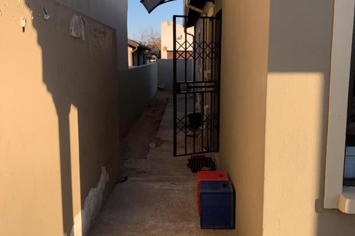 Modern 3-Bedroom Home for Sale Near Schools, Shopping Centres & N3 Highway – Stylish Living with 2 Bathrooms - Photo 5