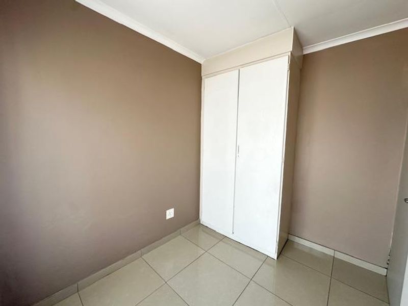 Charming 2-Bedroom Townhouse for Sale in Rooihuiskraal – Ideal for First-Time Buyers or Investors - Photo 10