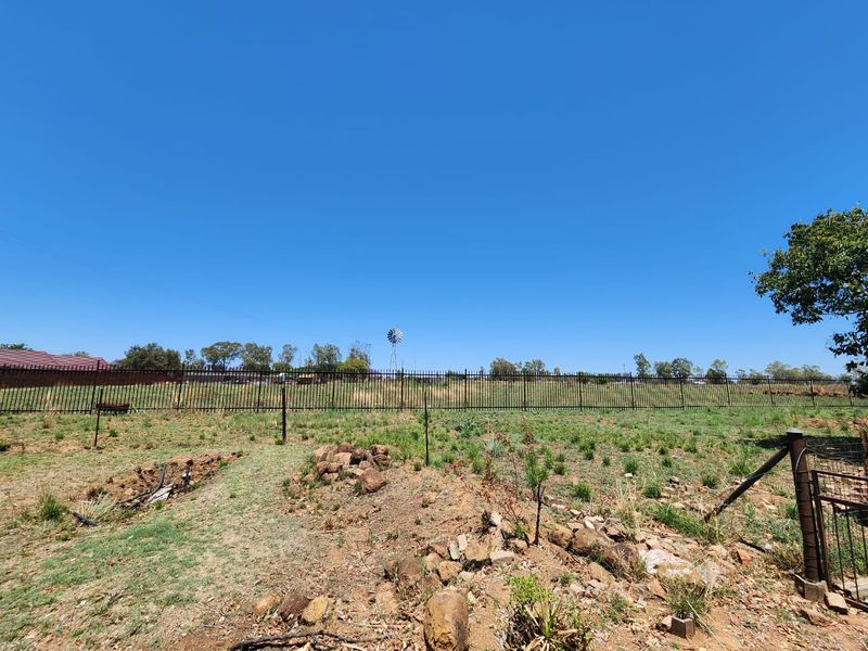 7 Bedroom Farm Next to Main Road in Haakdoornboom - Photo 8