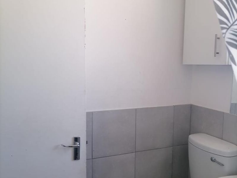 2-Bedroom Home in Weltevreden Valley, Mitchell's Plain - Photo 10