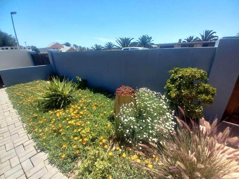 Renovation/Fixer-upper Opportunity  - well located - Prime Vineta - Photo 1