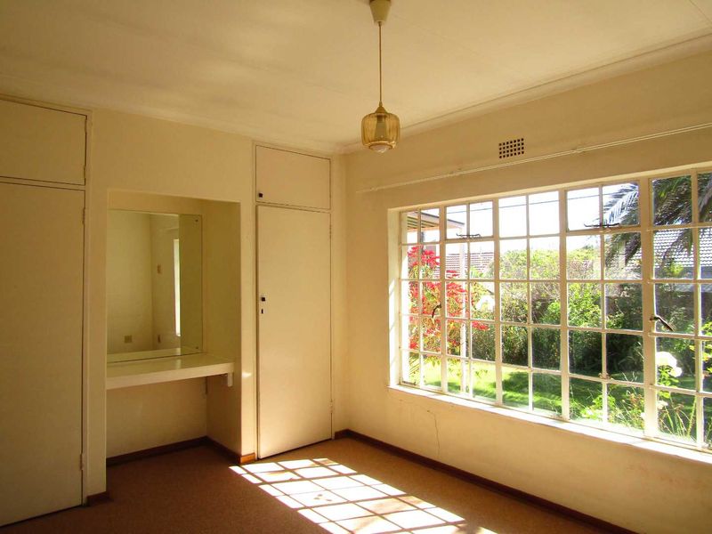 Charming Life Rights Home in Secure Retirement Village - Photo 4