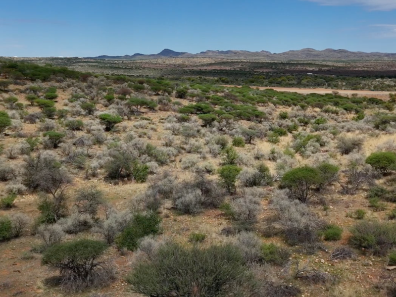This 560-hectare plot of land is situated in a prime location between the old airport road and the new airport road. - Photo 3