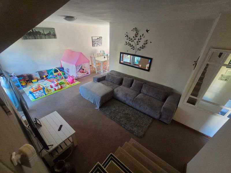 Spacious 3-Bedroom Duplex with Braai Patio & Pool Views | Belmore Park, Westering - Photo 3