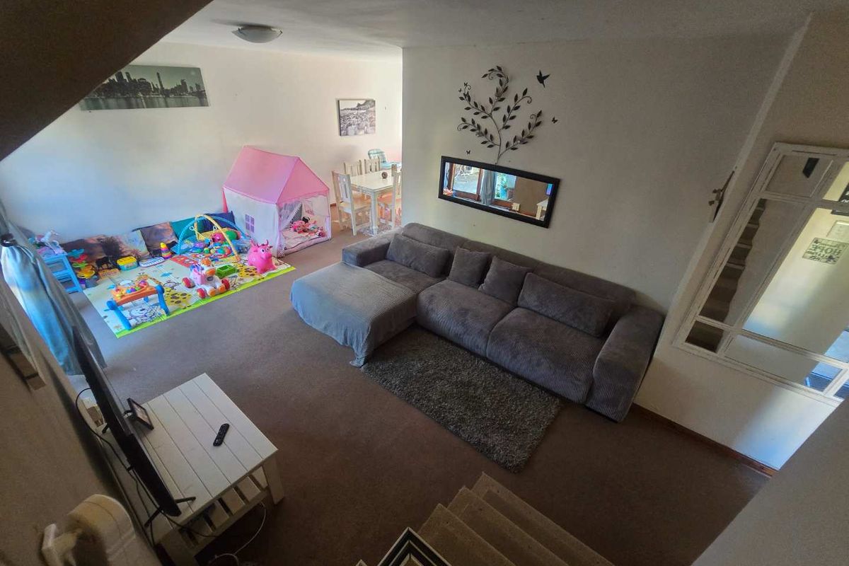 Spacious 3-Bedroom Duplex with Braai Patio & Pool Views | Belmore Park, Westering - Photo 3