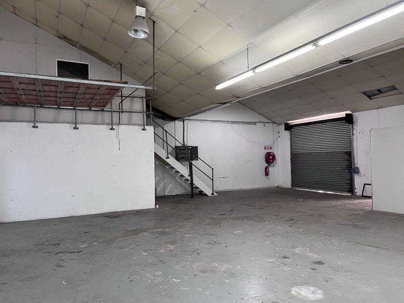 Exclusive Marine Drive Entry: Versatile Warehouse Space - Photo 9